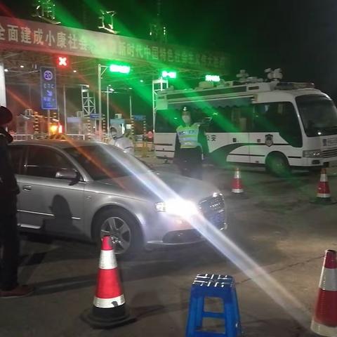 面对疫情迎风而战的，是你们光辉的背影
