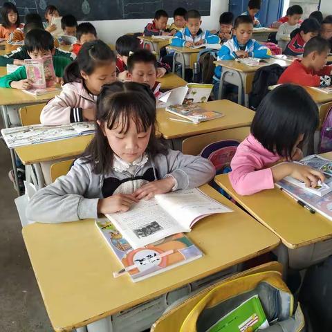 一人一书  我们悦读成长……新陂中心小学五年级1班阅读