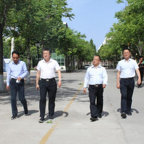 王母宫经济发展区书记、市教体局局长到开发区初中调研工作