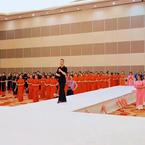 9YS俊善旗袍美学商学院面向全国招生(高级旗袍模特导师培训班)常年开课,随到随学,4天为一学期!