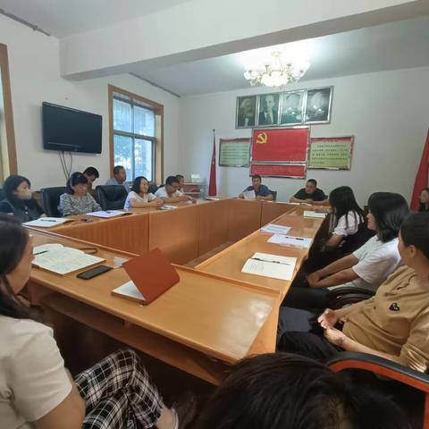 县就业服务中心组织开展“双学双比双提高”第十四次集中学习