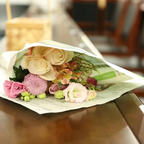 锡盟中支组织女职工开展“三八”国际劳动妇女节插花活动