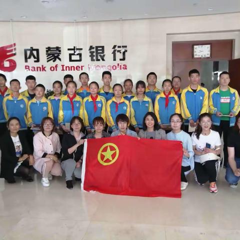 锡盟中支开展“心手相牵 与爱同行”志愿服务活动