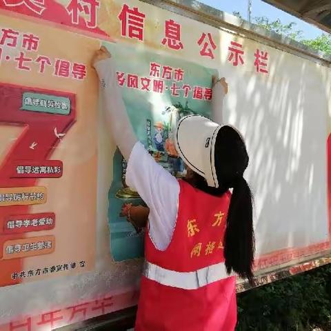 网格员入户开展乡风文明宣传活动
