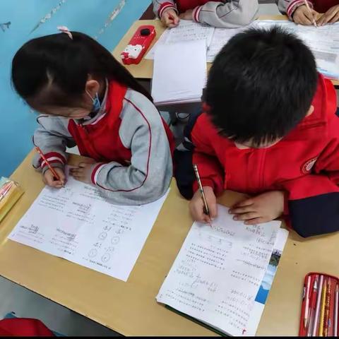 “爱眼护眼  预防近视”—— 平泉一小四年级三班 开展近视防控主题班会