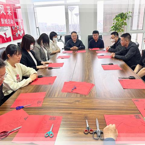 “巧手点亮生活，匠心炫出风采”——营商局工会“三八妇女节”主题剪纸活动