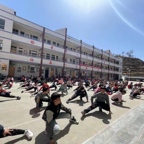 韩岔中心小学举行2022年春季越野赛