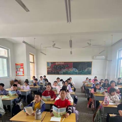 悠悠书香，点点墨趣——老赵庄镇南丁中心小学校园读书活动