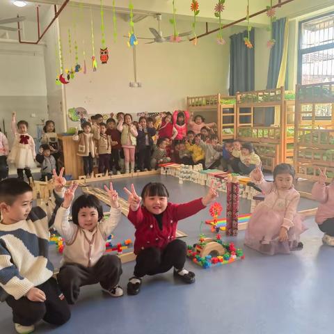 “快乐进餐 我是小小美食播报员”———新星幼儿园（宝善校区）中四班