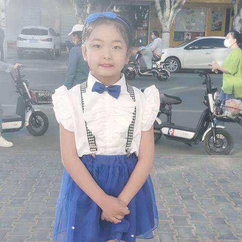 杭锦后旗北马路小学一年级五班                                     张可欣《游子吟》