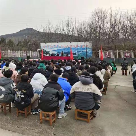 王洛镇初级中学八年级师生赴中小学综合实践教育基地训练