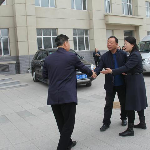 同心互助发展 携手共绘蓝图——记内蒙古巴林右旗教育局领导来我校参观考察