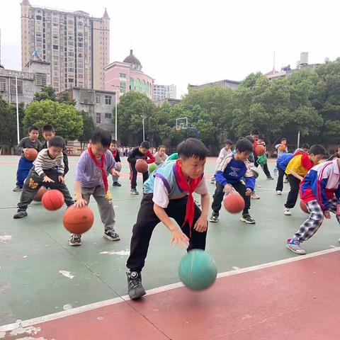 趣味篮球，快乐运动———实验小学篮球社团课后服务。