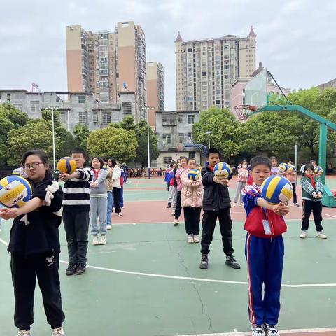 阳光体育，快乐排球🏐️实验小学排球兴趣班。