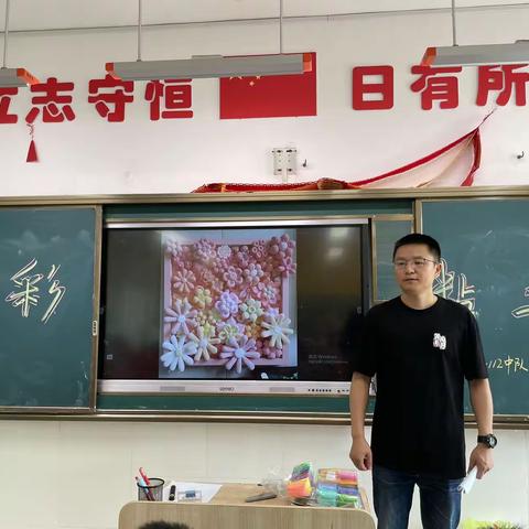 “童心巧手，多彩粘土”--韶西逸夫小学四年级112班家长进课堂活动