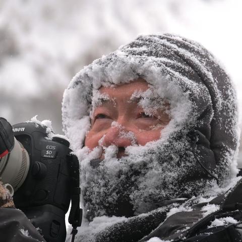 雪后神农顶水墨画