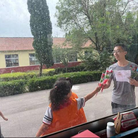 良好行为习惯，促学生健康成长