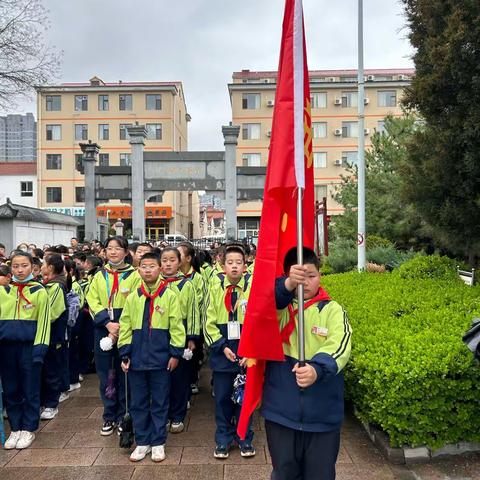 西关小学“传承红色基因———清明节祭英烈”活动纪实