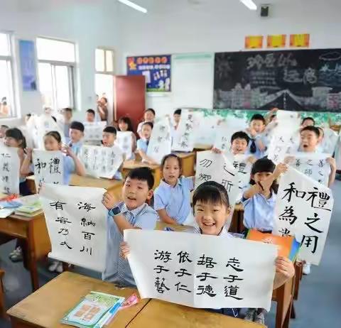 宇航员刘伯明在太空写书法，开学季，给孩子报个书法班吧！