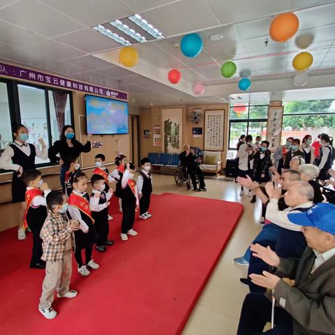 新乐童幼儿园师生共游市养老中心