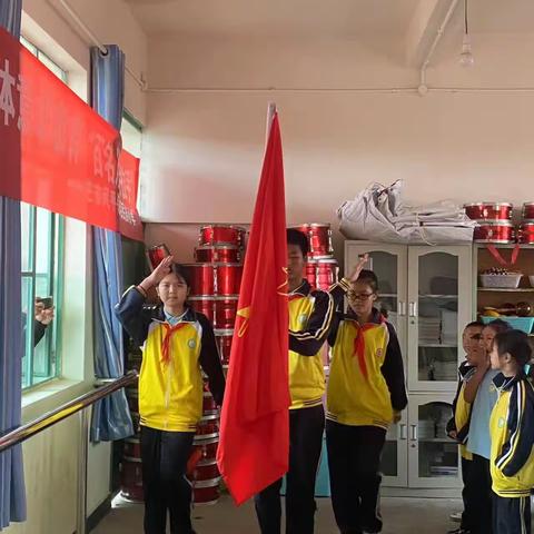 争做新时代好队员———记那目民族小学建队节主题教育活动