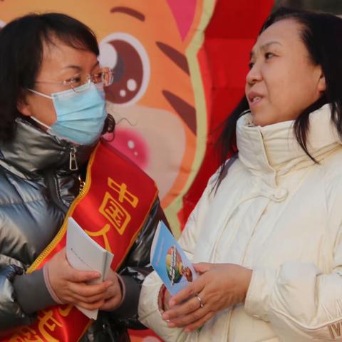 人行屯留支行组织辖内金融机构走进灯展区开展“征信知识”宣传活动