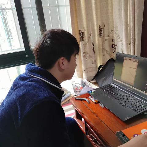 师生连线，书香伴学，防疫期间，开启网课。