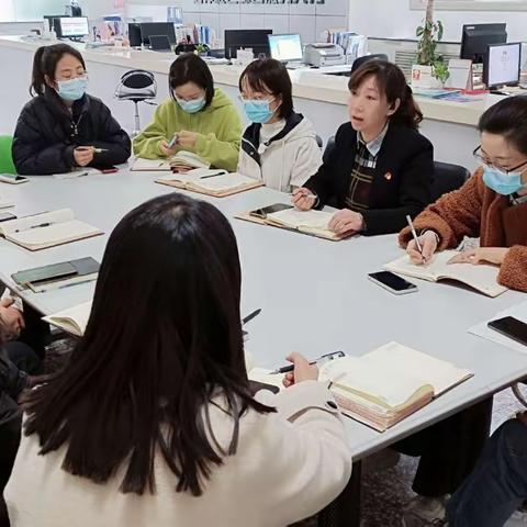 加强党建学习   落实党建工作                         ---唐沣社区党支部党建理论学习会