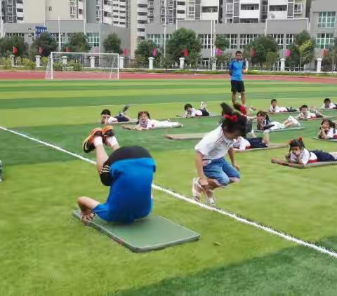 成长路上—— 大公路第一小学绵江路校区青年教师在试教中成长