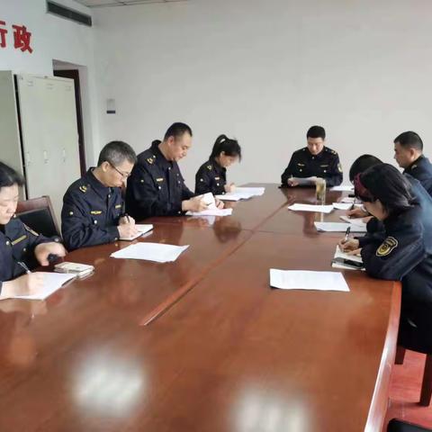 长安路市场监管所组织食品安全“两个责任”专题学习会