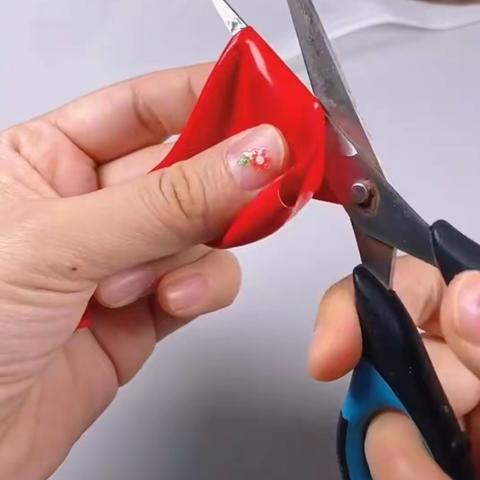 青岛市市北区东信幼儿园大一班亲子手工制作——好玩的礼花筒🎉