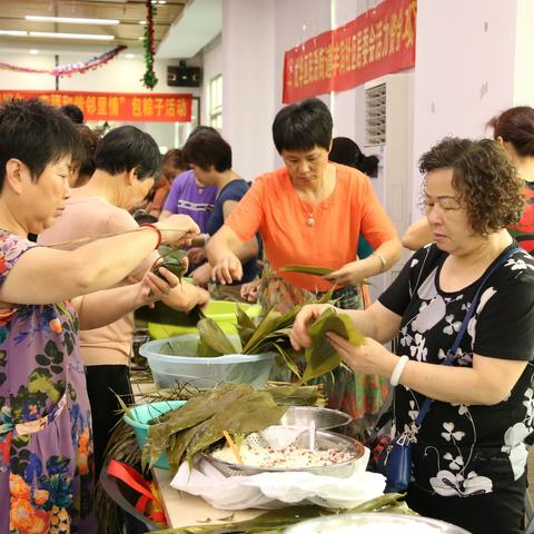 丰润社区端午节包粽子活动相片