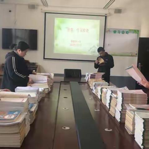 立足常规抓教学，落实“双减”促提升——杨家沟小学开展教案作业检查活动