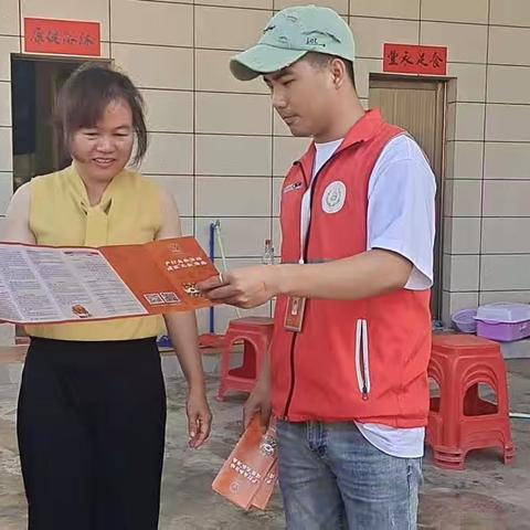 网格员开展反走访宣传活动