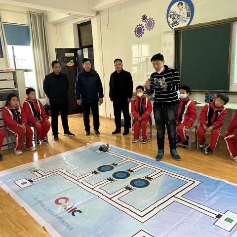 人工智能创造未来——开封市示范区青少年活动中心到开封市马市街小学调研人工智能开展情况