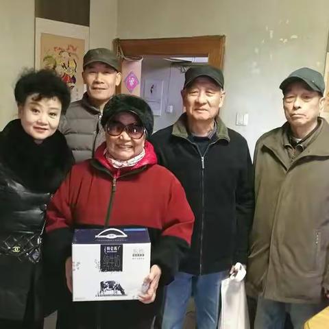 道家园社区桑榆情互助小组两节送温暖
