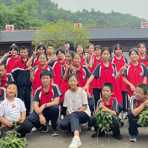 “粽香迎端午 巧手缝香囊”—余庆县大乌江中学端午节劳动教育实践活动