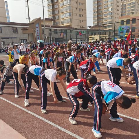 悦动春天 活力校园——镇原县南区小学三6班春季趣味运动会