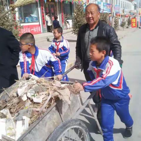 张满小学走四边环境大清洁大整治活动