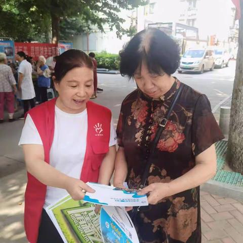 【莲湖环西】送健康，靓环境//西仪社区开展免费义诊，环境整治活动