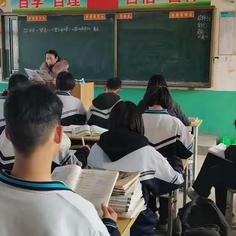 “金秋正当时  教研诗意浓———记倪辛庄中学文综组教研活动