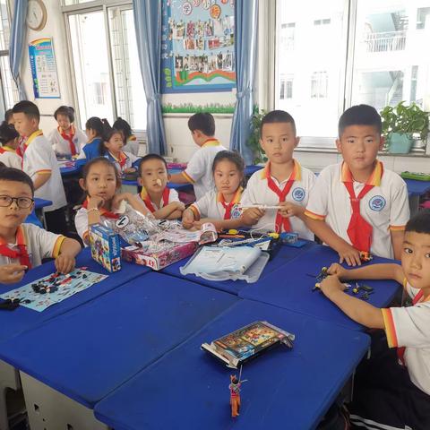 “愉快的生活 快乐的学习”——记四小一（8）班分组兴趣活动