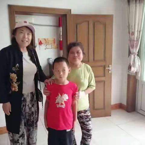 “爱与你同行”—东邵中心小学开展给困境儿童送温暖活动