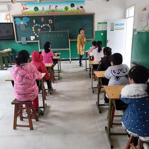 邱城镇中心校于3月15日开展了防震逃生演练。