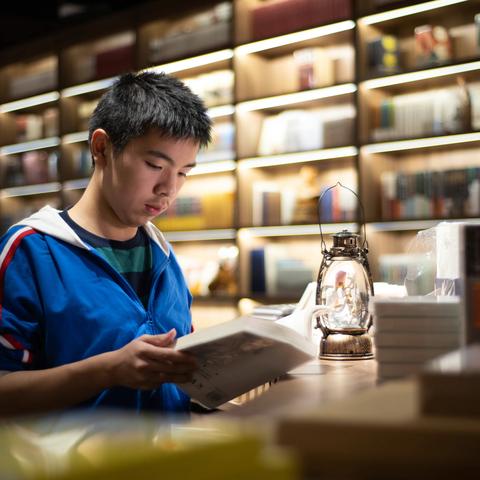 阅过万卷，归来仍是少年