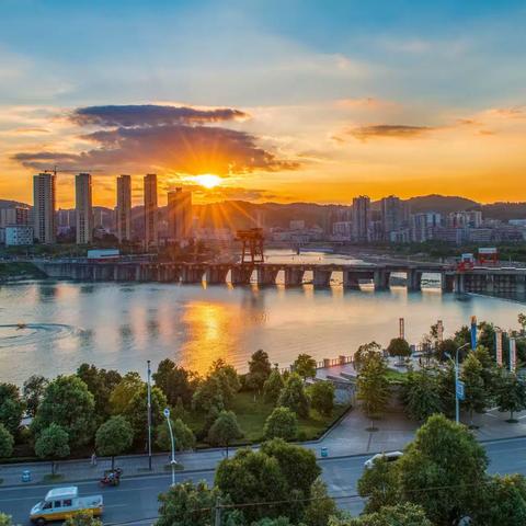 新浪潮电脑公司搬迁至电信公司二楼