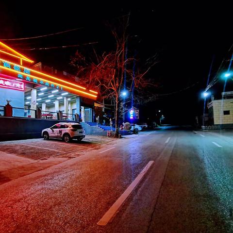 两天行程：团建活动➕中餐➕真人CS野/射箭比赛（射箭比赛二选一）➕自助烧烤➕住宿➕早餐➕开会➕中餐➕爬山➕下午餐