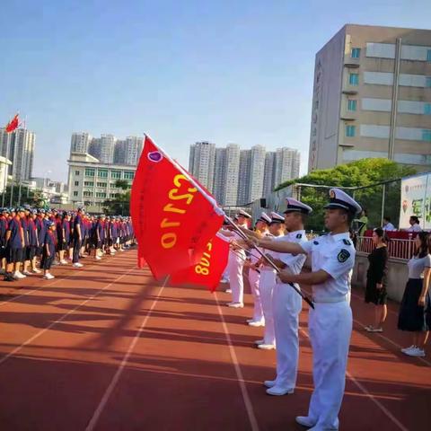 “我的班长我的班”-记周南雨花中学2104班军训第一天