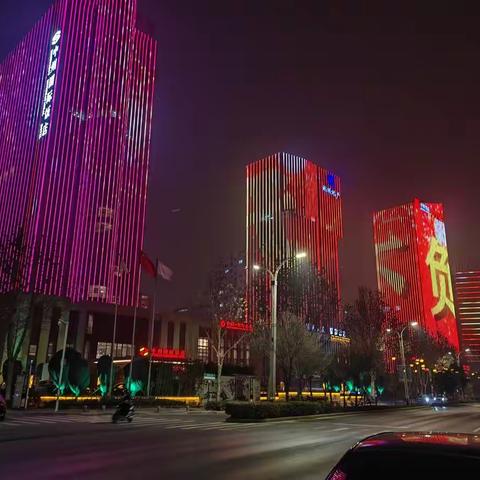 市城市管理局督导城区春节灯光亮化工作