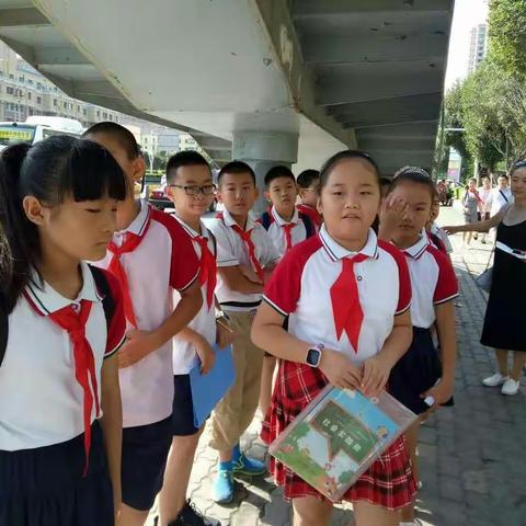 七彩夏日，四1班，献爱心实践活动。